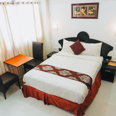 Hôtel Chothys Park à Thiruvananthapuram Extérieur photo