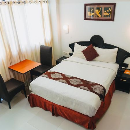 Hôtel Chothys Park à Thiruvananthapuram Extérieur photo