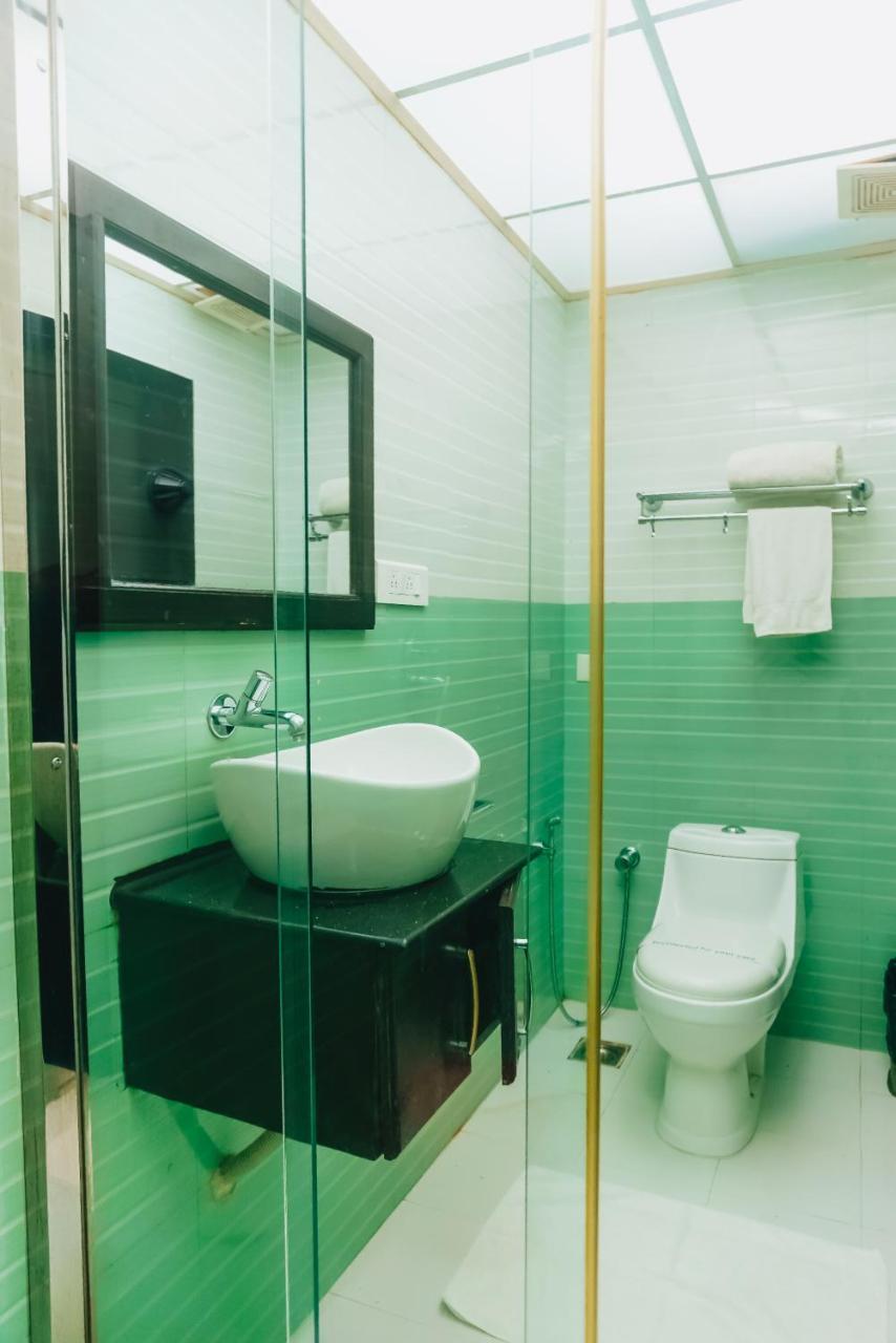 Hôtel Chothys Park à Thiruvananthapuram Extérieur photo