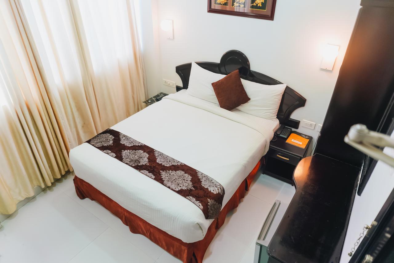 Hôtel Chothys Park à Thiruvananthapuram Extérieur photo