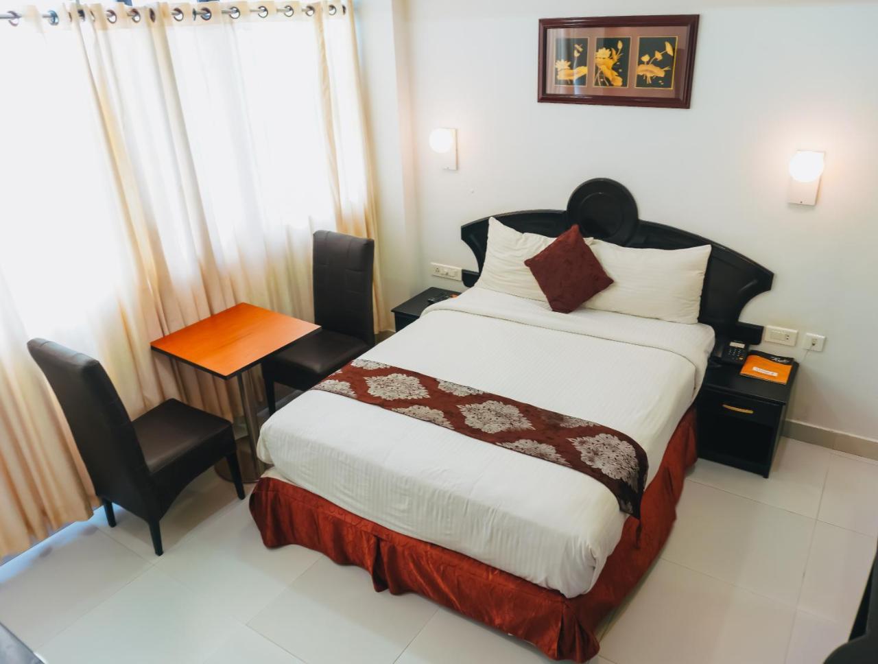Hôtel Chothys Park à Thiruvananthapuram Extérieur photo
