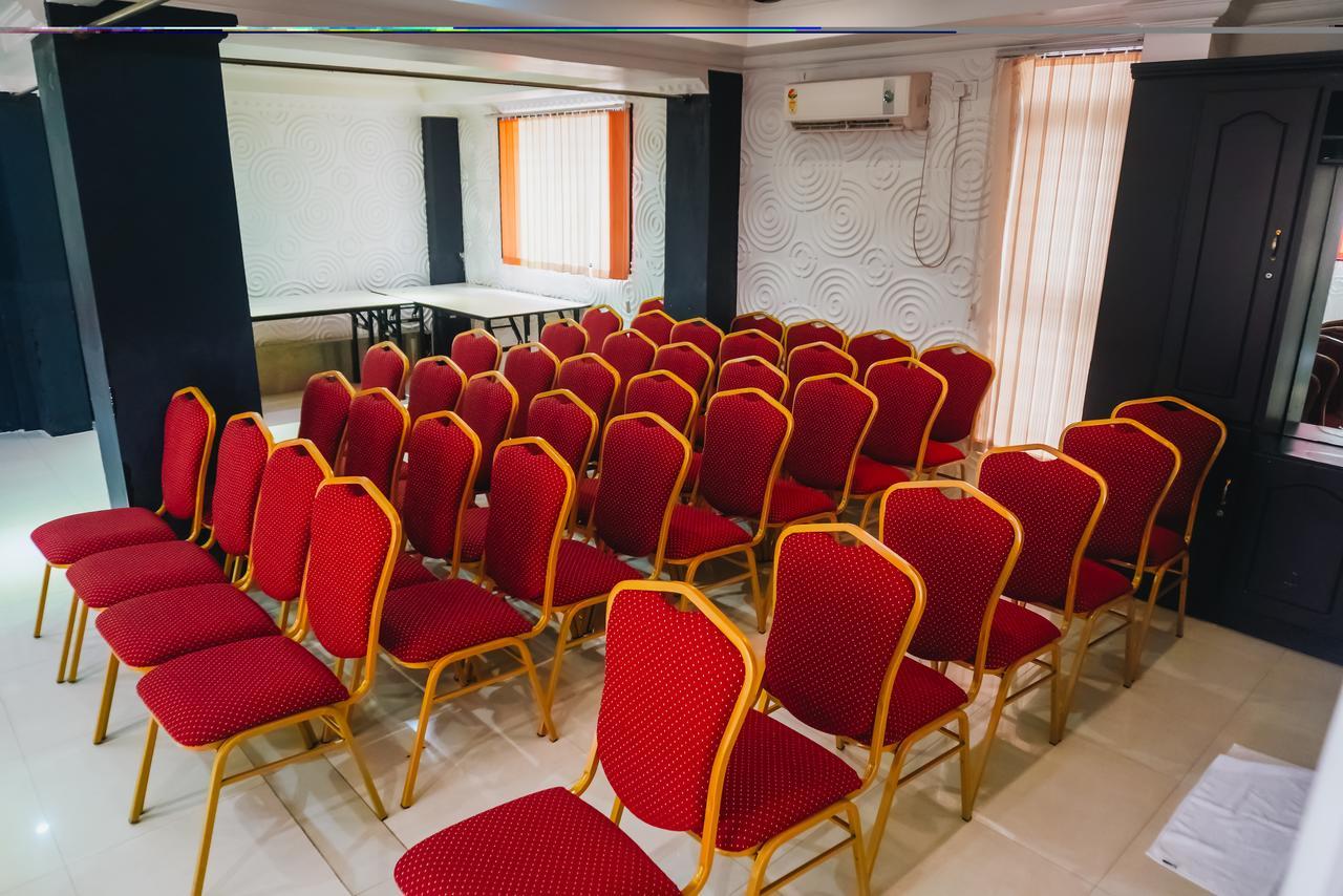 Hôtel Chothys Park à Thiruvananthapuram Extérieur photo